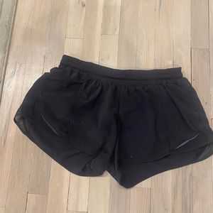 Lululemon Hotty Hot Low Rise 4” Shorts